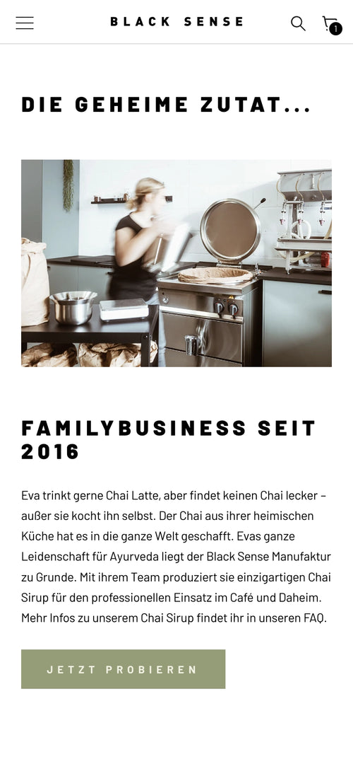 Frau in einer Küche mit Edelstahlgeräten. Text: Die geheime Zutat. Familybusiness seit 2016.
