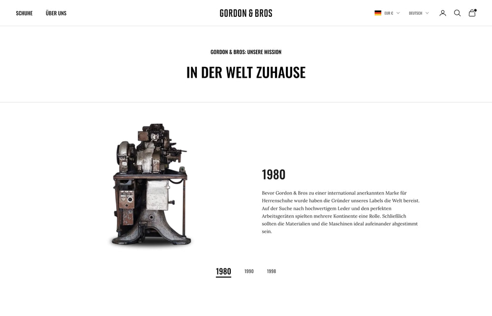Alte Metallmaschine mit Text über Historie von Gordon & Bros; Jahr 1980 hervorgehoben.