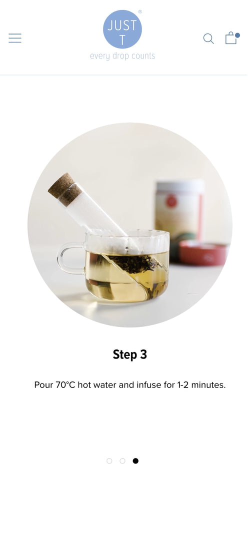 Teetasse mit Teefilter, Schritt 3: Gießen Sie 70°C heißes Wasser und ziehen 1-2 Minuten.