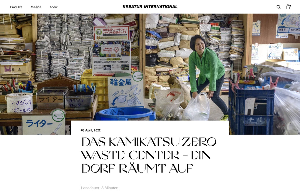 Person im Kamikatsu Zero Waste Center mit Sammelbehältern; Text über Müllvermeidung.