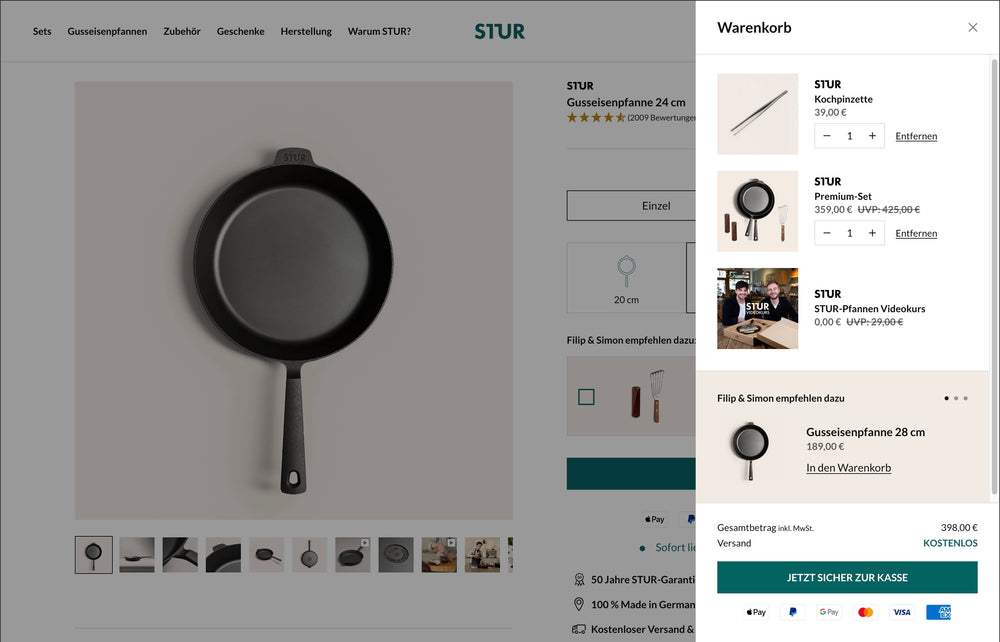 Pfanne auf hellem Hintergrund, Warenkorb enthält Kelle, Set und Pfanne, Gesamtpreis unten.