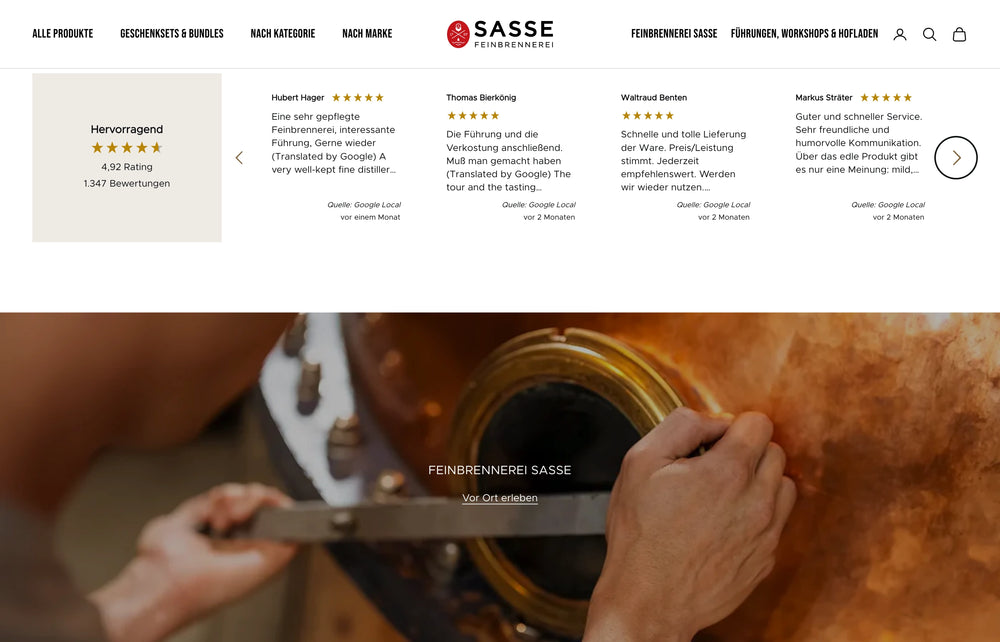 Farbe Bronze mit Hand, die an einem großen Gefäß arbeitet.