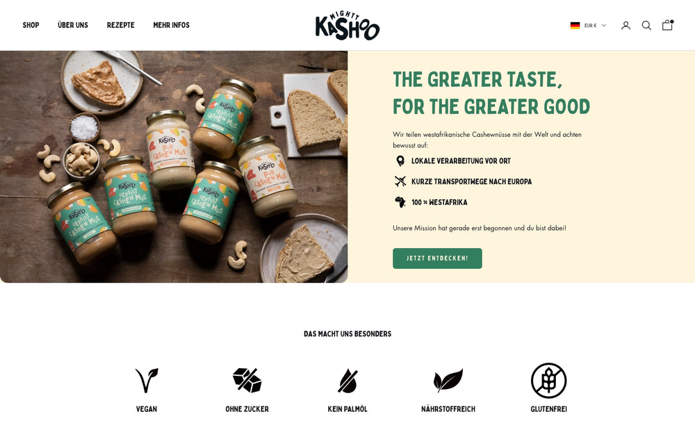 Gläser Cashewmus auf Tisch, Text 'The greater taste, for the greater good'.