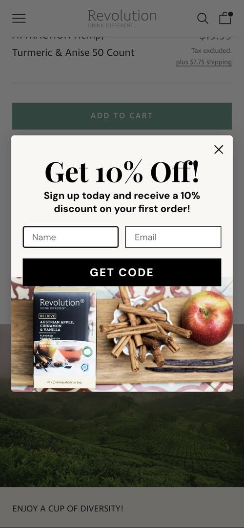 Popup mit Angebot von 10 % Rabatt beim Anmelden, daneben Tee mit Apfel und Zimtstangen.