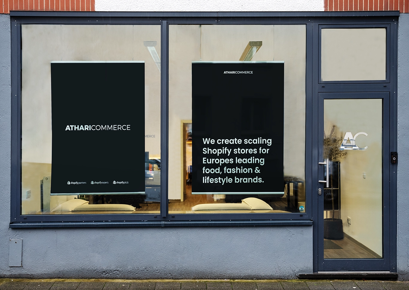 Schaufenster mit Text: 'We create scaling Shopify stores for Europe's leading brands.'