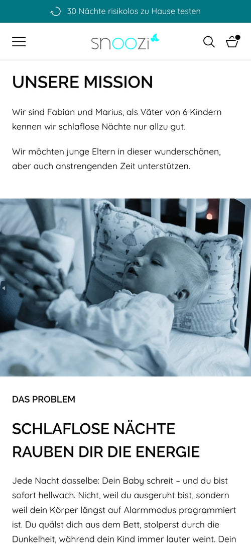 Ein Baby in einem Gitterbett, Hand hält Flasche, Text erklärt Hilfe für junge Eltern.