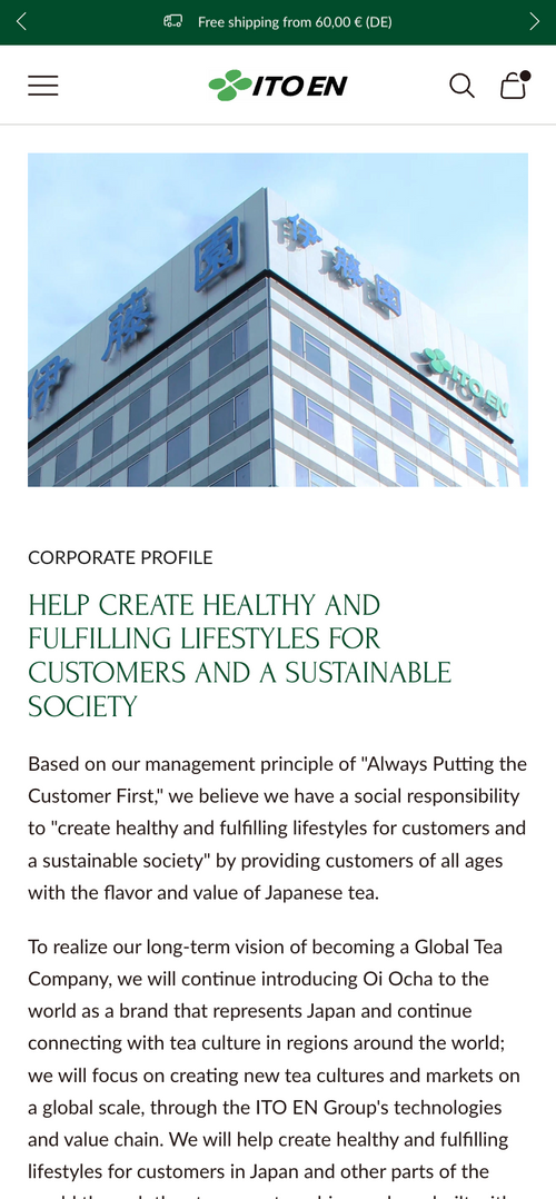 ITO EN Gebäude mit japanischen Schriftzeichen auf der Fassade.