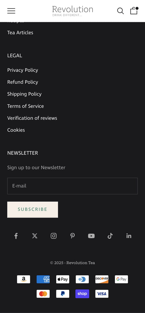 Webseite-Footer mit Links, Newsletter-Anmeldung und Zahlungsoptionen.