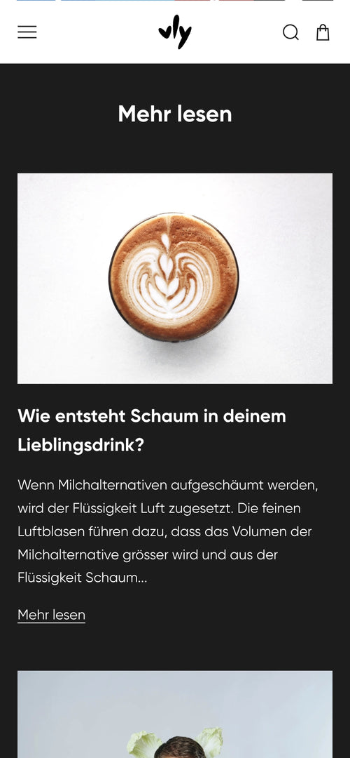 Eine Tasse Kaffee mit Schaum und der Überschrift: Wie entsteht Schaum in deinem Lieblingsdrink?