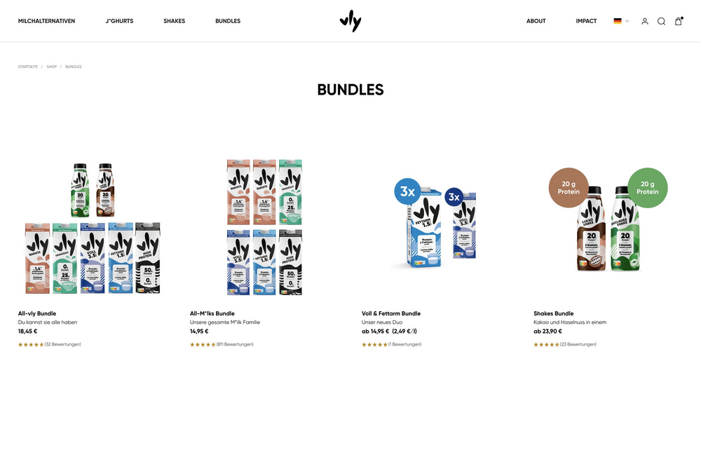 Vier Produktpakete von Getränkekartons in verschiedenen Farben und Sorten.