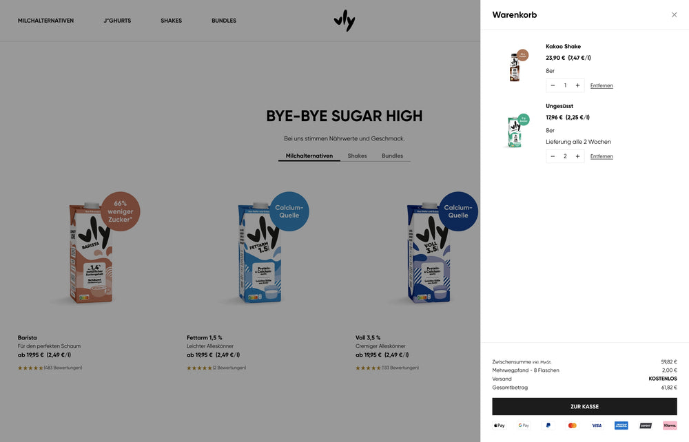 Drei Getränkekartons in Braun, Blau und Grün mit Einkaufswagen-Übersicht rechts.