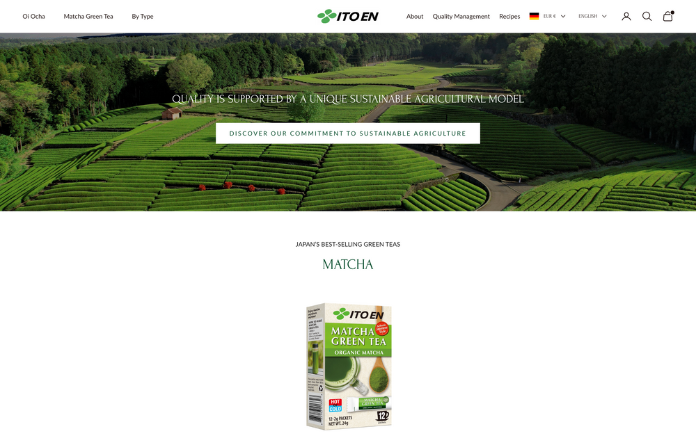 Teeplantage mit grünen Feldern und Text über nachhaltige Landwirtschaft.