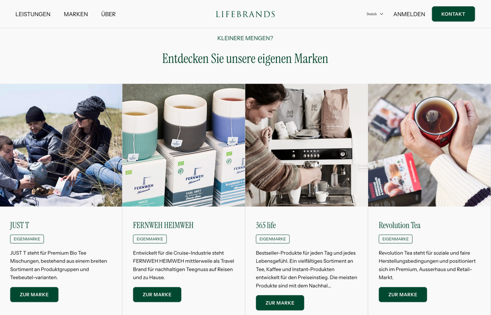 Bild mit vier Markenprodukten, beschrifteten Pappbechern und der Schaltfläche 'Zur Marke'.