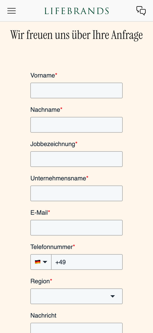 Formular mit Feldern: Vorname, Nachname, Jobbezeichnung, Unternehmensname, E-Mail, Telefonnummer, Region, Nachricht.
